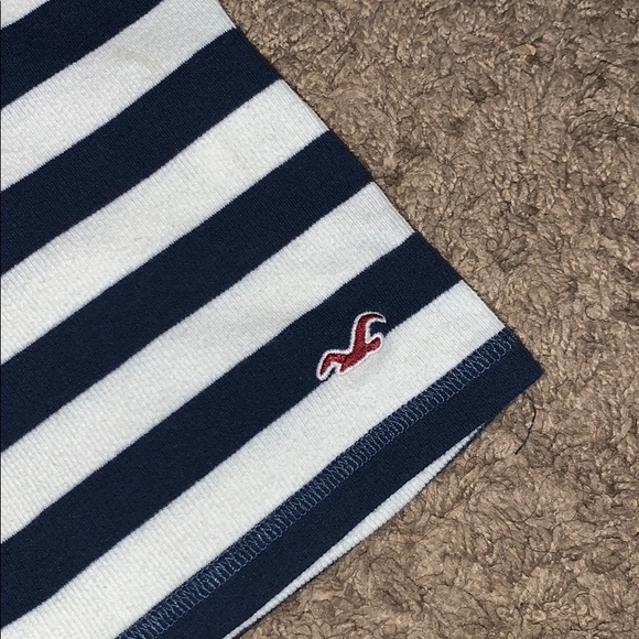 Hollister tank top. 💙🤍 - Picture 5 of 5